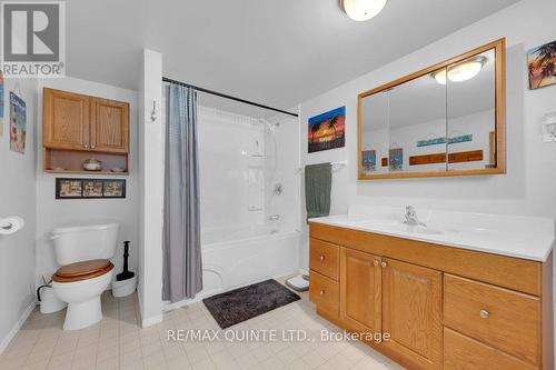 2323 County Rd 40, Quinte West, ON - Indoor Photo Showing Bathroom