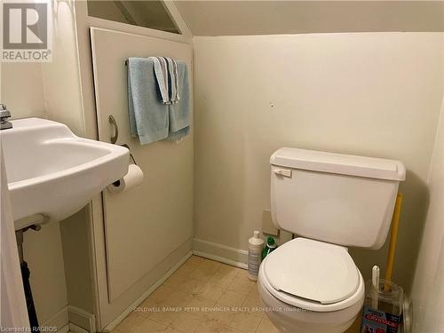 406 Jane Street, Brockton, ON - Indoor Photo Showing Bathroom