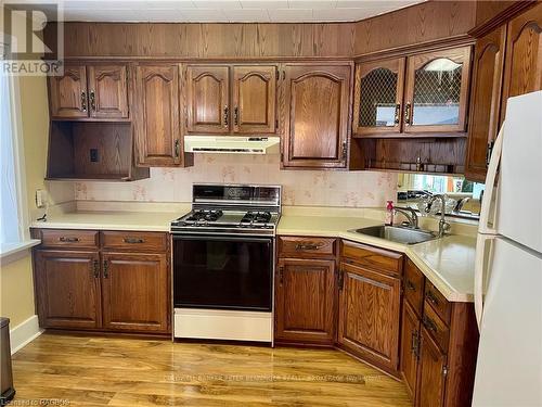 406 Jane Street, Brockton, ON - Indoor Photo Showing Kitchen