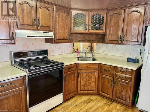 406 Jane Street, Brockton, ON - Indoor Photo Showing Kitchen