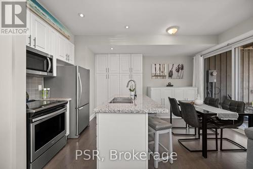 44 Carrick Trail, Gravenhurst, ON - Indoor Photo Showing Kitchen With Double Sink With Upgraded Kitchen