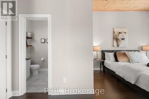 44 Carrick Trail, Gravenhurst, ON - Indoor Photo Showing Bedroom