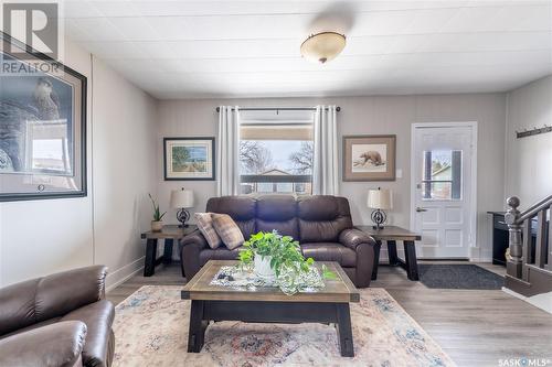 245 Prairie Avenue, Briercrest, SK - Indoor Photo Showing Living Room