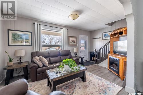 245 Prairie Avenue, Briercrest, SK - Indoor Photo Showing Living Room