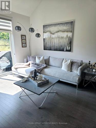 23 Eberhardt Drive, Wasaga Beach, ON - Indoor Photo Showing Living Room