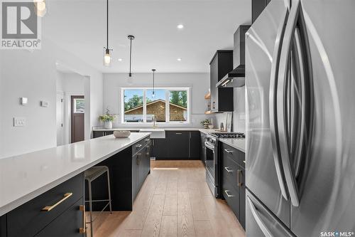 113 Bottomley Avenue N, Saskatoon, SK - Indoor Photo Showing Kitchen With Upgraded Kitchen