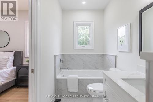 17 Glenbarr Road, St. Catharines, ON - Indoor Photo Showing Bathroom