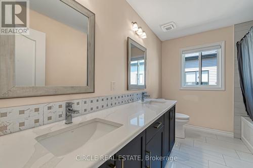 242 Middleton Avenue, London, ON - Indoor Photo Showing Bathroom