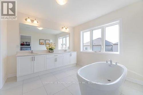 297 Broadacre Drive, Kitchener, ON - Indoor Photo Showing Bathroom