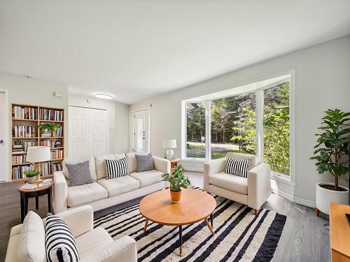 Salon - 449 Rue De La Céramique, Saint-Colomban, QC - Indoor Photo Showing Living Room