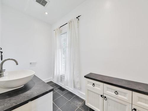 Powder room - 42 Rue De Sorel, Blainville, QC - Indoor Photo Showing Bathroom