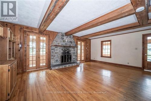 21129 Concession 9 Road, South Glengarry, ON - Indoor Photo Showing Living Room With Fireplace