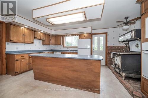 21129 Concession 9 Road, South Glengarry, ON - Indoor Photo Showing Kitchen