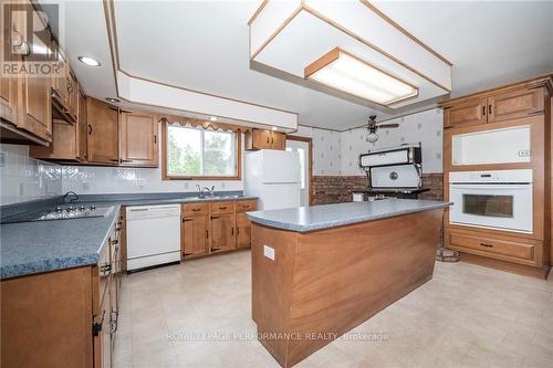 21129 Concession 9 Road, South Glengarry, ON - Indoor Photo Showing Kitchen