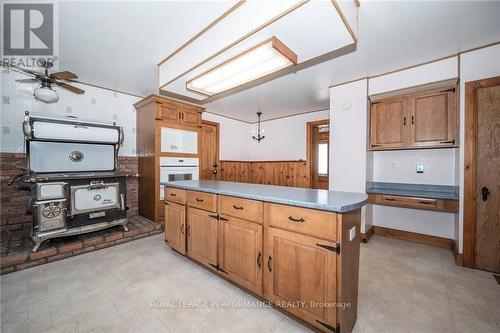 21129 Concession 9 Road, South Glengarry (724 - South Glengarry (Lancaster) Twp), ON - Indoor Photo Showing Kitchen