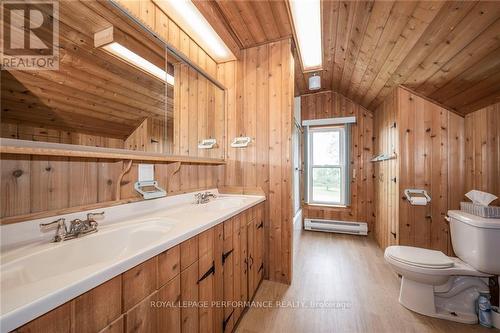 21129 Concession 9 Road, South Glengarry (724 - South Glengarry (Lancaster) Twp), ON - Indoor Photo Showing Bathroom