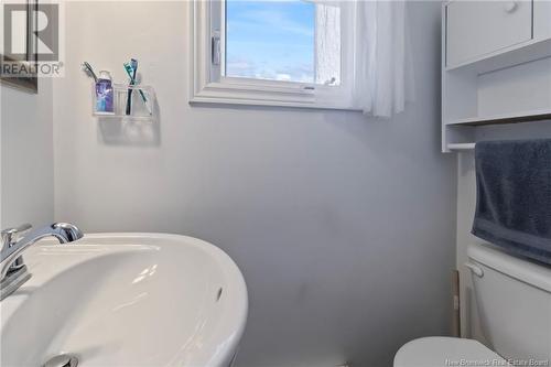 10 Kingsway, Moncton, NB - Indoor Photo Showing Bathroom