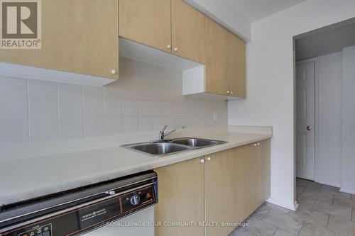 532 Tara Hill Circle, Aurora (Aurora Village), ON - Indoor Photo Showing Kitchen With Double Sink