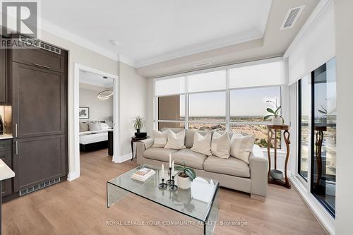 1409 - 9075 Jane Street, Vaughan, ON - Indoor Photo Showing Living Room