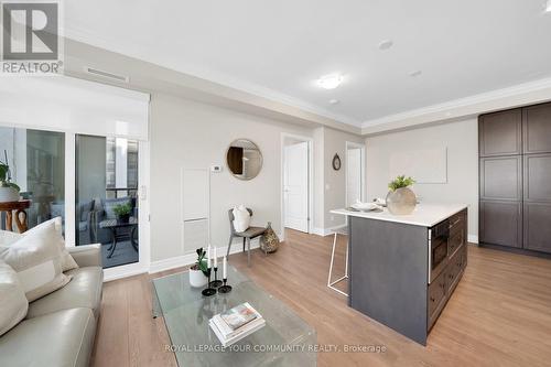 1409 - 9075 Jane Street, Vaughan, ON - Indoor Photo Showing Living Room