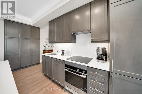 1409 - 9075 Jane Street, Vaughan, ON - Indoor Photo Showing Kitchen