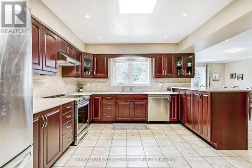 2492 Erin Centre Boulevard, Mississauga, ON - Indoor Photo Showing Kitchen