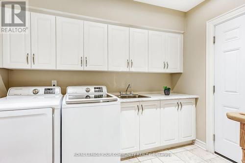 2492 Erin Centre Boulevard, Mississauga, ON - Indoor Photo Showing Laundry Room