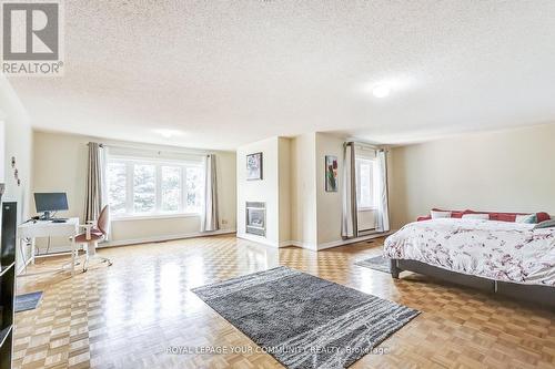 2492 Erin Centre Boulevard, Mississauga, ON - Indoor With Fireplace