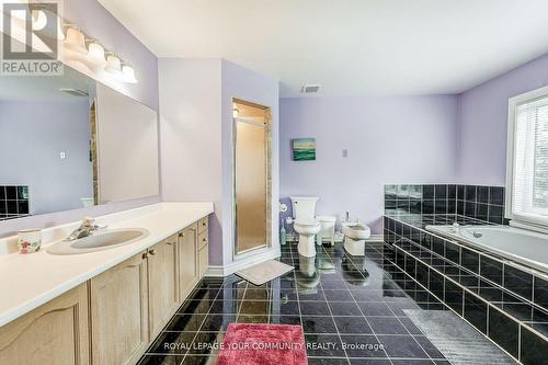 2492 Erin Centre Boulevard, Mississauga, ON - Indoor Photo Showing Bathroom