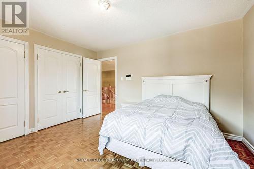 2492 Erin Centre Boulevard, Mississauga, ON - Indoor Photo Showing Bedroom