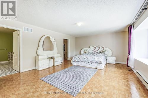 2492 Erin Centre Boulevard, Mississauga, ON - Indoor Photo Showing Bedroom