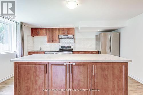 2492 Erin Centre Boulevard, Mississauga, ON - Indoor Photo Showing Kitchen