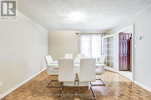 2492 Erin Centre Boulevard, Mississauga, ON - Indoor Photo Showing Dining Room