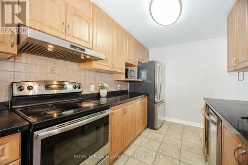 304 - 25 Trailwood Drive, Mississauga (Hurontario), ON - Indoor Photo Showing Kitchen