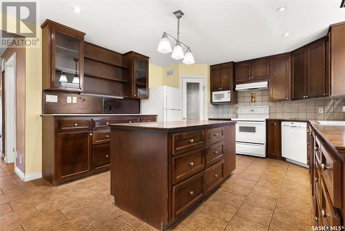 47 Emerald Creek Drive, White City, SK - Indoor Photo Showing Kitchen