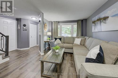 440 Flannery Drive, Centre Wellington (Fergus), ON - Indoor Photo Showing Living Room