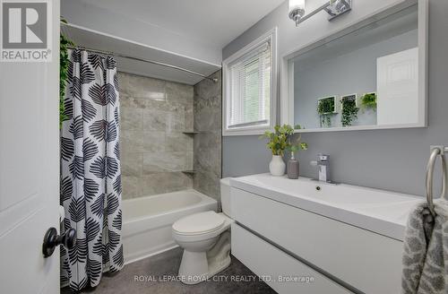 440 Flannery Drive, Centre Wellington (Fergus), ON - Indoor Photo Showing Bathroom