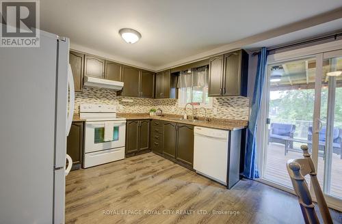 440 Flannery Drive, Centre Wellington (Fergus), ON - Indoor Photo Showing Kitchen