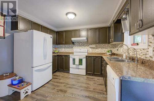 440 Flannery Drive, Centre Wellington (Fergus), ON - Indoor Photo Showing Kitchen With Double Sink