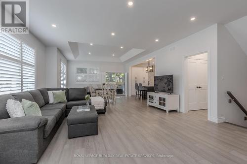 345 Prince'S Street, Centre Wellington (Fergus), ON - Indoor Photo Showing Living Room