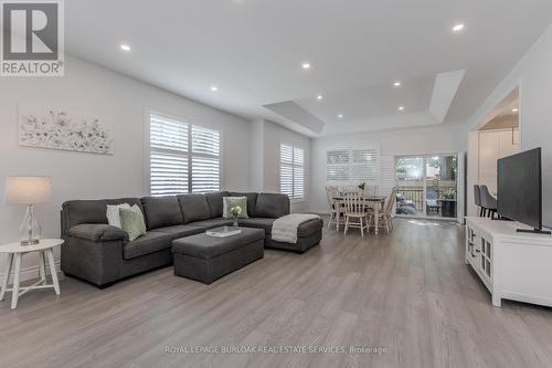 345 Prince'S Street, Centre Wellington (Fergus), ON - Indoor Photo Showing Living Room