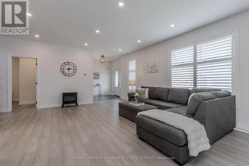 345 Prince'S Street, Centre Wellington (Fergus), ON - Indoor Photo Showing Living Room