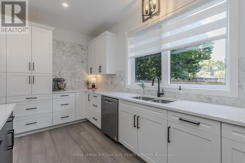 345 Prince'S Street, Centre Wellington (Fergus), ON - Indoor Photo Showing Kitchen With Double Sink With Upgraded Kitchen