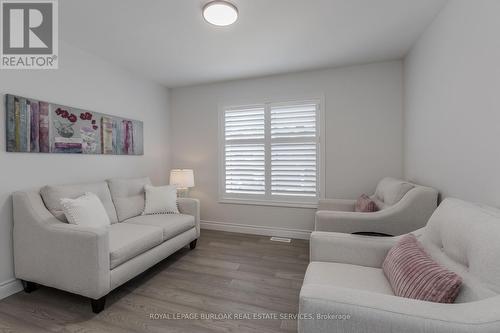 345 Prince'S Street, Centre Wellington (Fergus), ON - Indoor Photo Showing Living Room