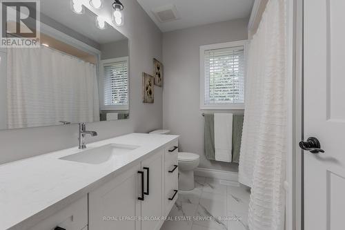 345 Prince'S Street, Centre Wellington (Fergus), ON - Indoor Photo Showing Bathroom