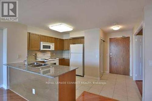 702 - 1730 Eglinton Avenue E, Toronto (Victoria Village), ON - Indoor Photo Showing Kitchen With Double Sink