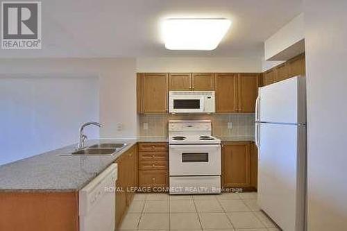 702 - 1730 Eglinton Avenue E, Toronto (Victoria Village), ON - Indoor Photo Showing Kitchen With Double Sink