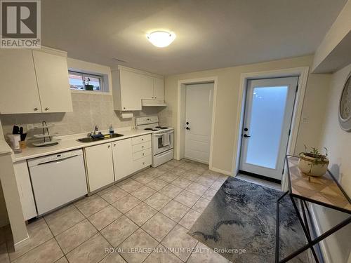 107 Blaine Court, Vaughan, ON - Indoor Photo Showing Kitchen