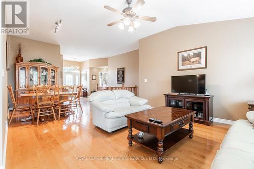 16 Geoffery Road, Norfolk (Port Dover), ON - Indoor Photo Showing Living Room