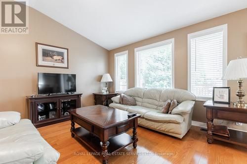 16 Geoffery Road, Norfolk (Port Dover), ON - Indoor Photo Showing Living Room